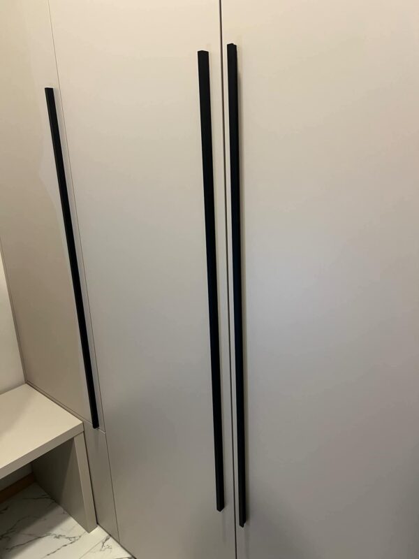 Käepide must 1000mm(1) Pikk käepide, must, sirge, 1000mm