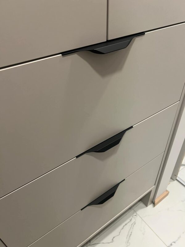 Käepide must äärepealne 200mm(1) Käepide, must, äärepealne, 200mm